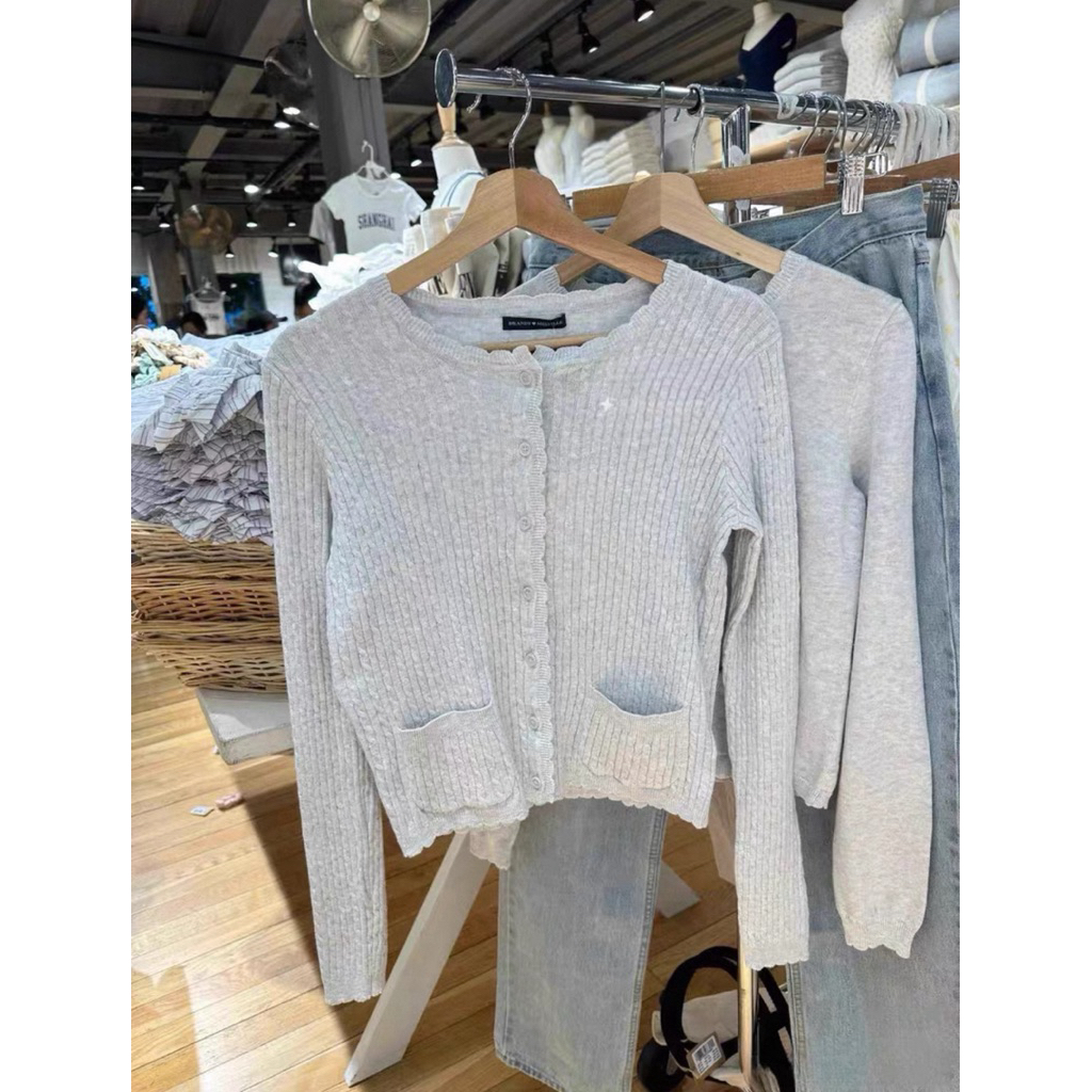 ของแท้ 100% หิ้วจากช้อปเซี่ยงไฮ้ Brandy melville Shanghai Zoe Cable Knit Cardigan