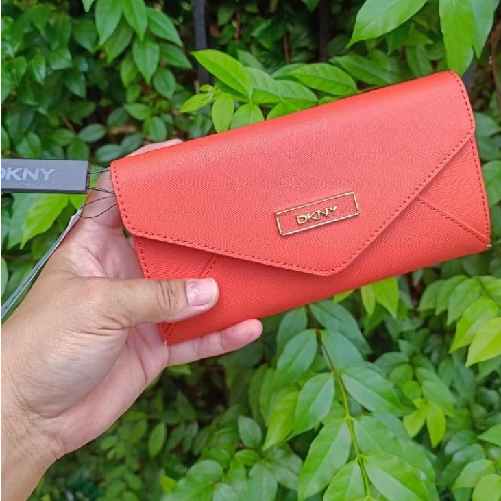 DKNY กระเป๋าสตางค์ผู้หญิง ของแท้ Brand New with Tag 🎉