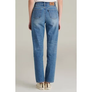 Mc JEANS กางเกงยีนส์ผู้หญิง ทรงกระบอกขาตรง (Straight) เอวกลาง สียีนส์ฟอกกลาง MFIZ239 ผ้า 11.oz ป้ายหนังสีน้ำตาล