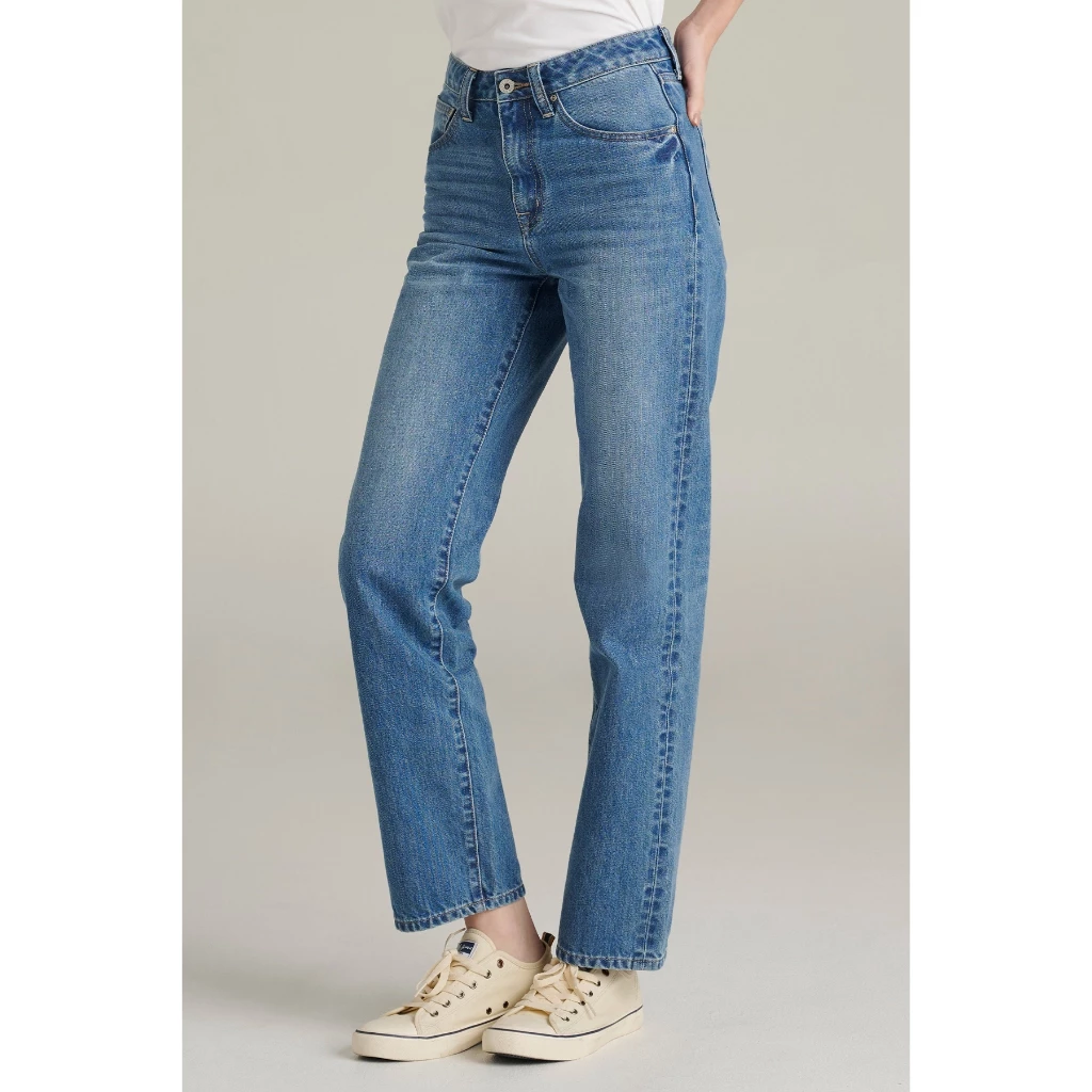 Mc JEANS กางเกงยีนส์ผู้หญิง ทรงกระบอกขาตรง (Straight) เอวกลาง สียีนส์ฟอกกลาง MFIZ239 ผ้า 11.oz ป้ายหนังสีน้ำตาล