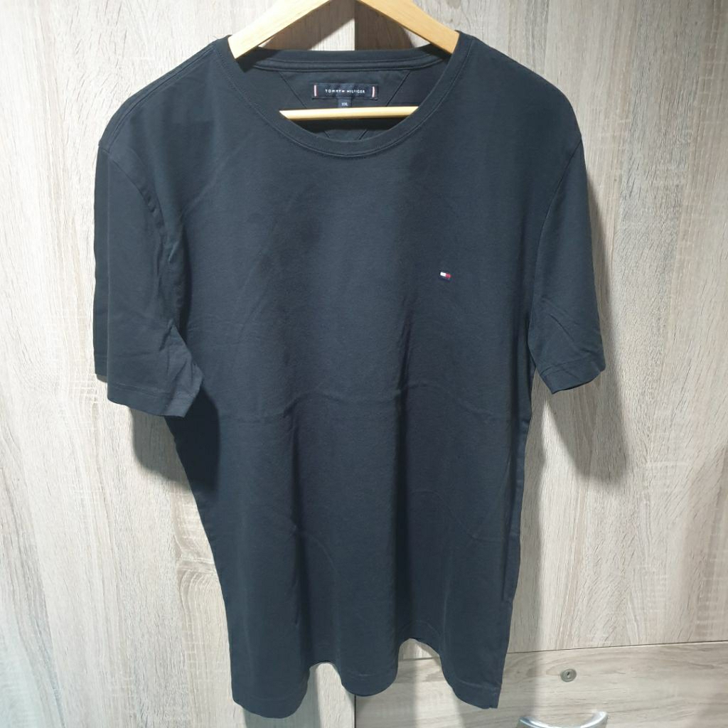 เสื้อยืด TOMMY HILFIGER สีดำ ปี2021 ของแท้มือสอง