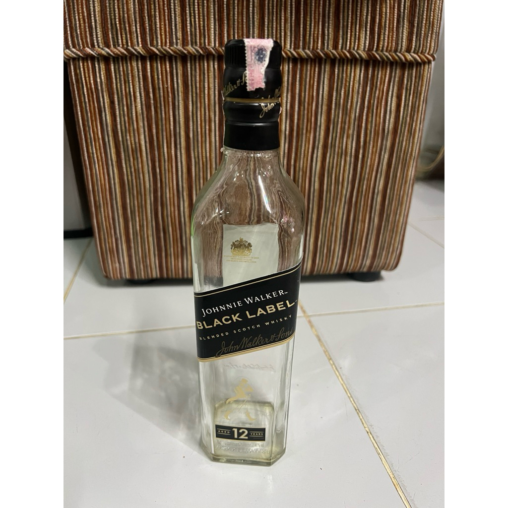 ขวดเหล้าเปล่า จอห์นนี่ วอล์กเกอร์ แบล็ค​เลเบล ​ Johnie Walker Black Label ขนาด 700ml.  พร้อมส่ง!!!
