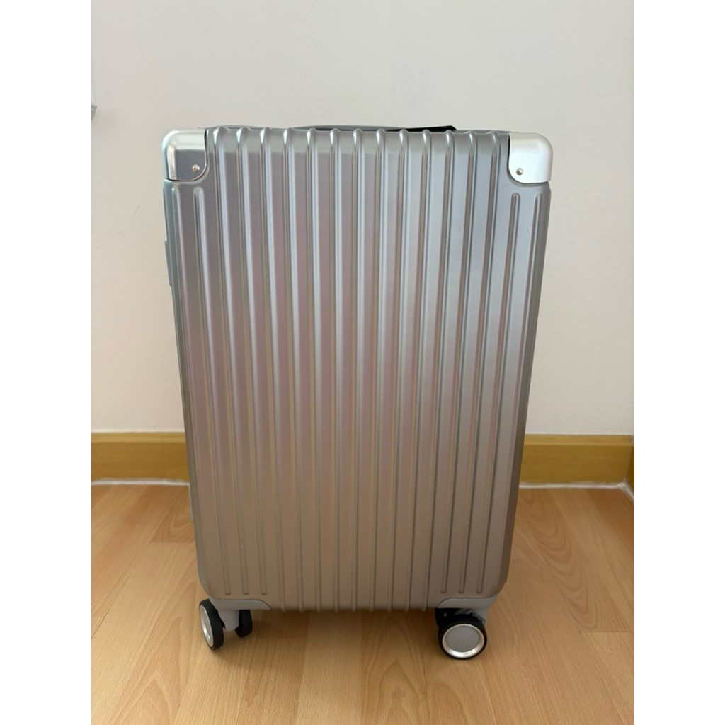 Caggioni กระเป๋าเดินทาง 20 นิ้ว สีเงินสวยมาก