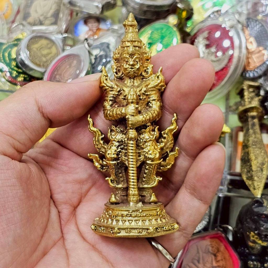 ท้าวเวสสุวรรณโณ รุ่นราชามหาเศรษฐี วัดจุฬามณี เนื้อโลหะทองเหลือง งานพุทธศิลป์ สูงประมาณ 5 นิ้ว