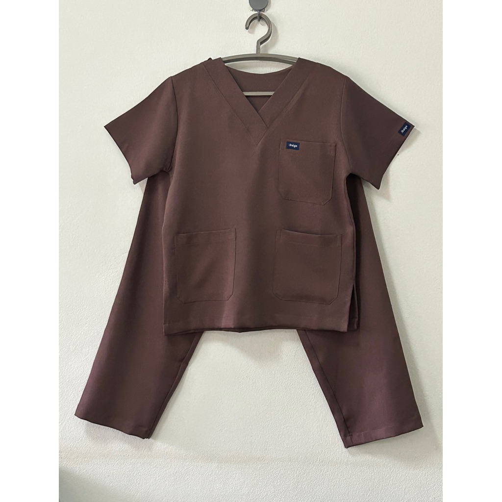 New color Dsign scrub ชุดสครับคอวี unisex สี Cocoa รุ่น Colorful’s Collection