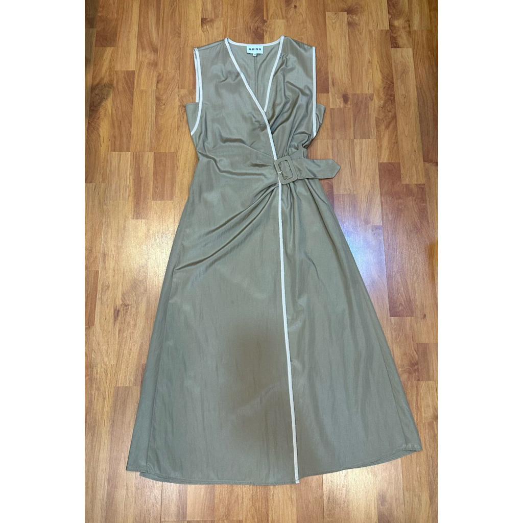 Quinn dress เดรสยาว แขนกุด แต่เข็มขัดปรับได้ แบรนด์ Quinn