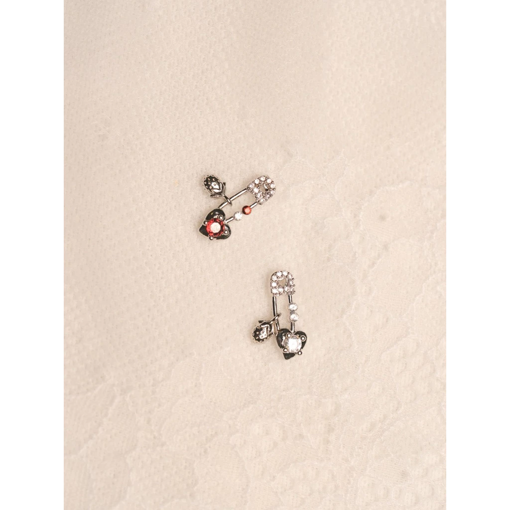 More Than Piercing: MP17 Strawberry Pin *waterproof* (Ms.Berry Collection) (1 pc) จิวหู/ต่างหู