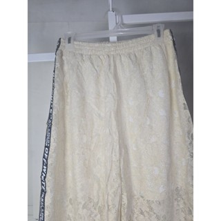 60- กางเกงผ้าลูกไม้ขา 8 ส่วนแต่งแถบข้าง