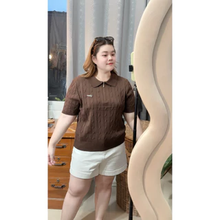 (ก่อนยืด44“)มี9สี เสื้อไหมพรมทอลายเปีย ยืดได้ทรงคอโปโล แต่งlanaตรงอก Plussize (ln)