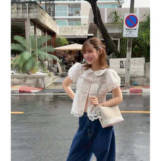 BY IRA Amy Top เสื้อคอปก ผ้าคอตตอน 100 แต่งลูกไม้ ทรงสวย น่ารัก เซ็กซี่