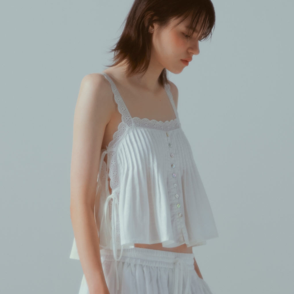 COWORKER - Lace-trimmed Top with Tie Detail เสื้อแขนกุดตกแต่งลูกไม้ มีเชือกผูก