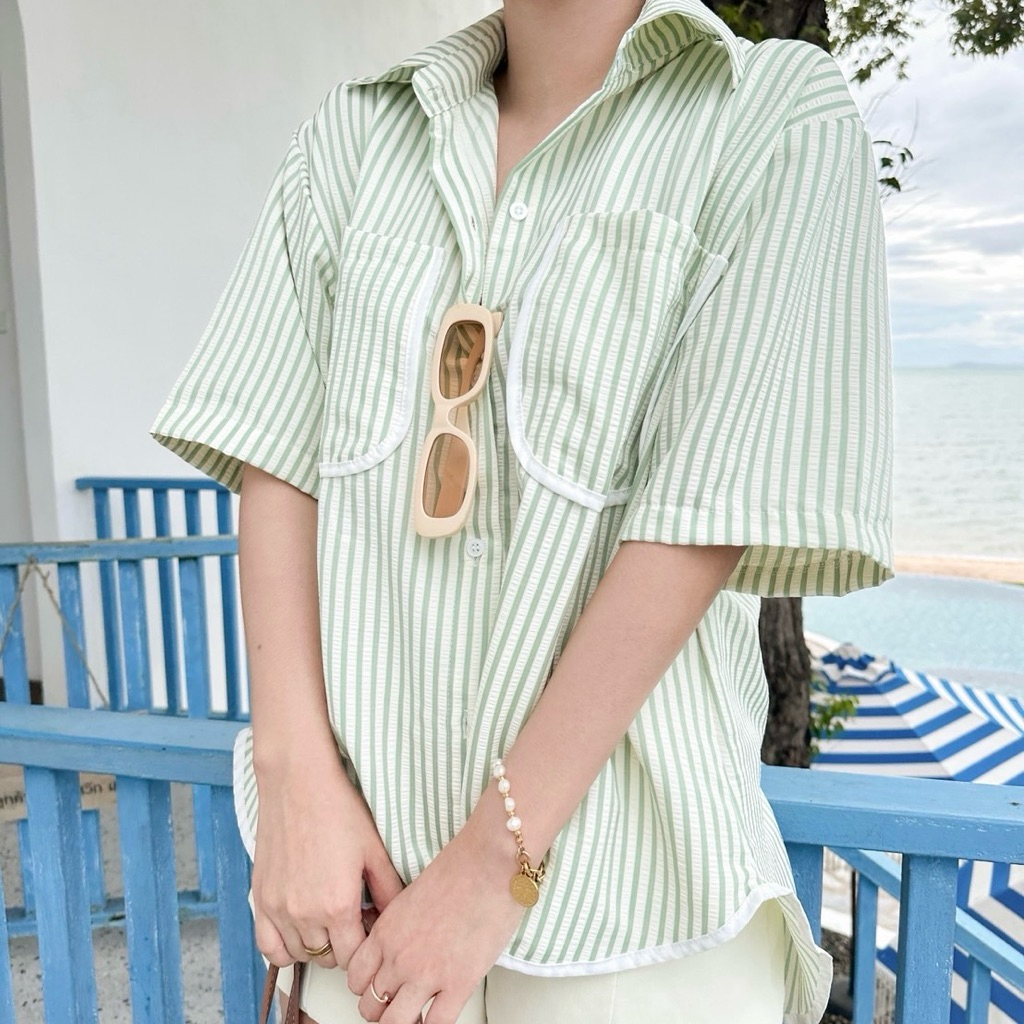MISTY STRIPED SHIRT เสื้อเชิ้ตแขนสั้นลายทาง ทรงโอเวอร์ไซส์ ผ้าอัดยับย่นใส่สบาย ไม่ต้องรีด - รูปที่ 7