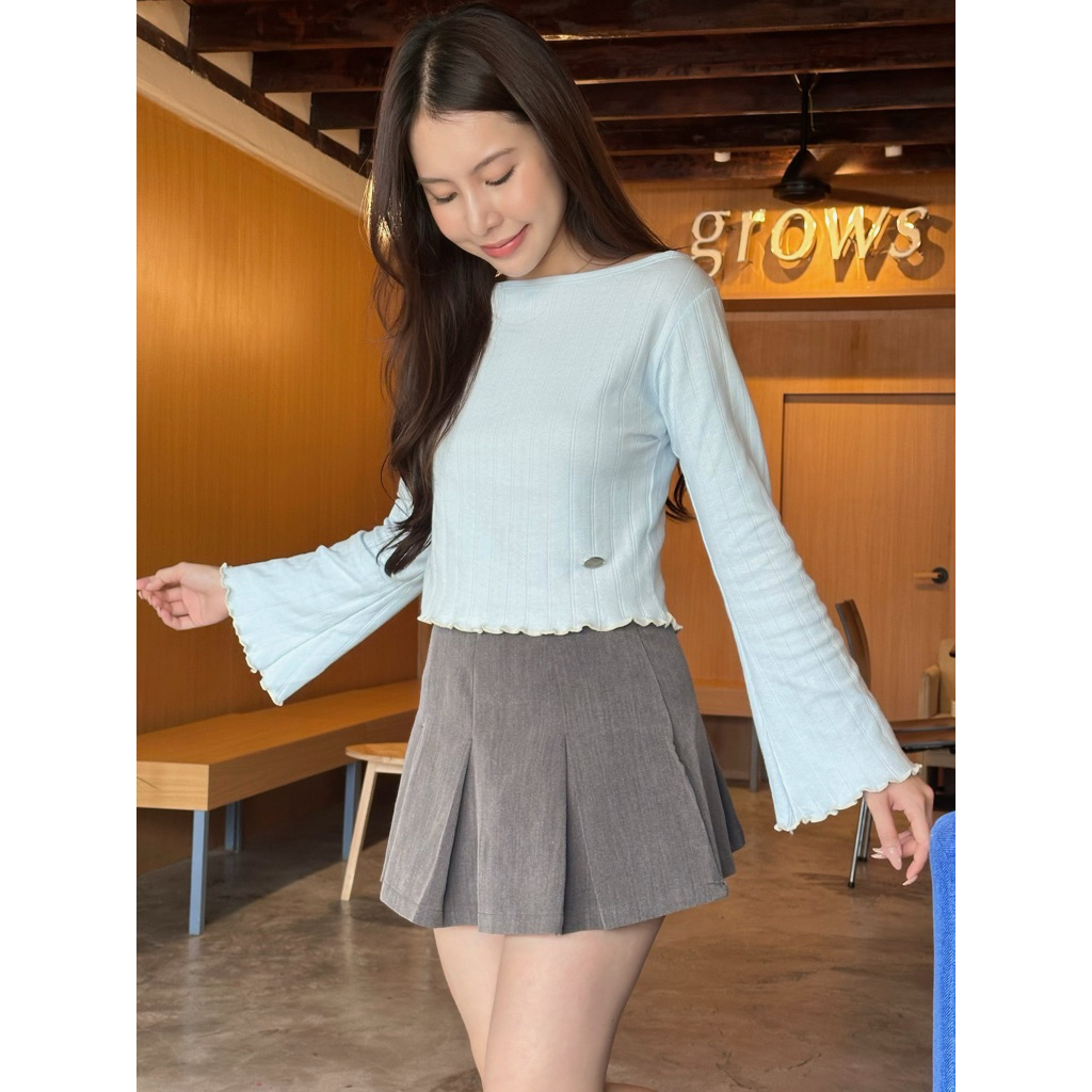 LIBONY | Fluffy Roll Top เสื้อปาดไหล่ แขนกระดิ่ง - รูปที่ 4