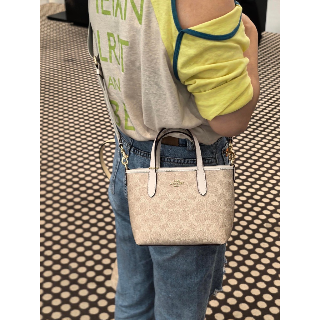 ของแท้ 100%  Coach City Tote Bag Mini  In Signature In Signature สายสะพายกว้าง ผู้หญิง กระเป๋าถือ - รูปที่ 3