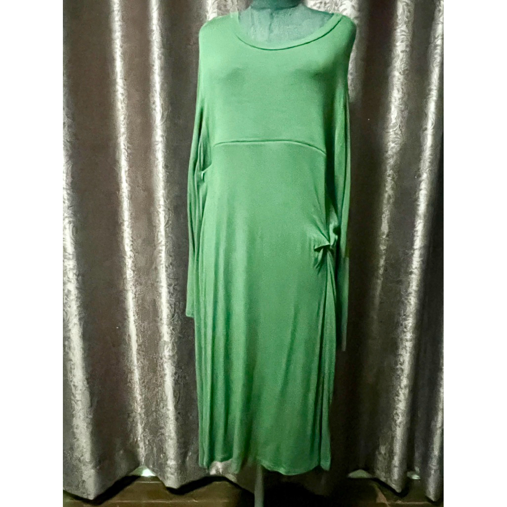 มือสอง (ให้นมได้ )  Mamong เดรสให้นม ผ้ายืดเลย่อน สีเขียวเข้ม สวยใส่ทำงาน ใส่เที่ยว ใส่สบาย
