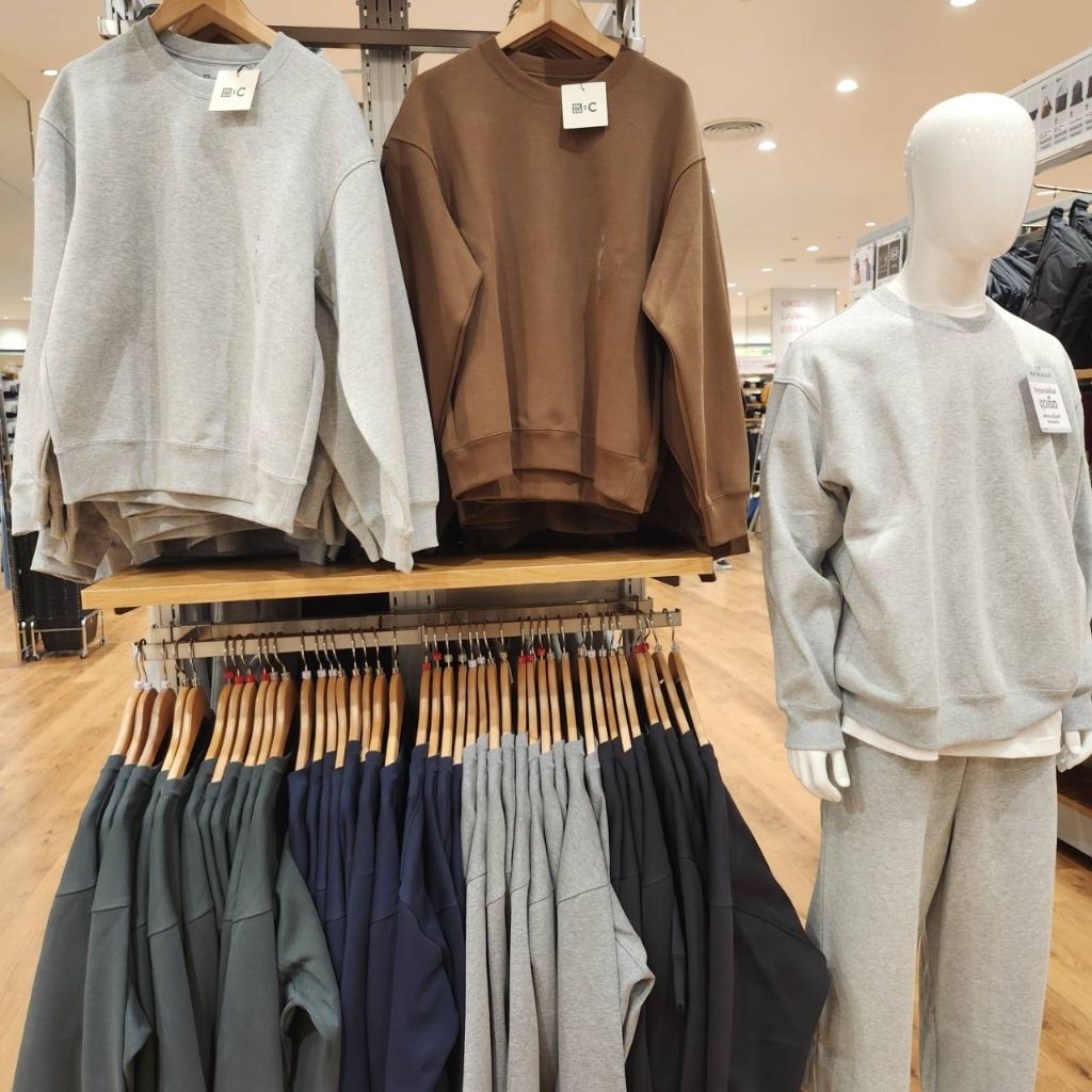 รับหิ้วของแท้ UNIQLO : C เสื้อสเวตเตอร์แขนยาว คอกลม ผ้าคอตตอน รุ่น unisex ใส่ได้ทั้งหญิงและชาย
