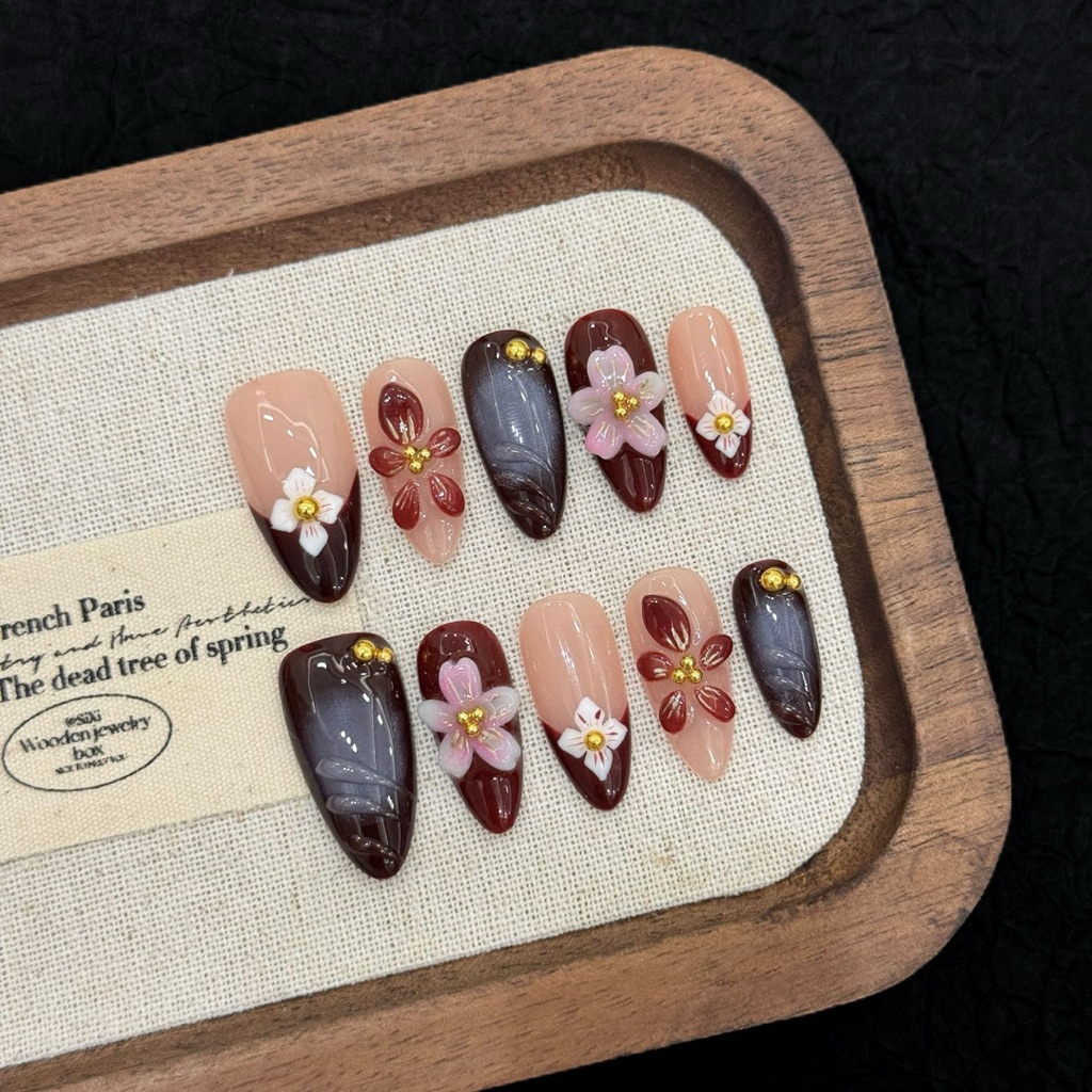 ฟรีกาว🍓Handmade A3015ดอกโบตั๋นบาน เล็บปลอมทรงอัลมอนด์แกะสลักสไตล์ยุโรปและอเมริกากำลังฮิต
