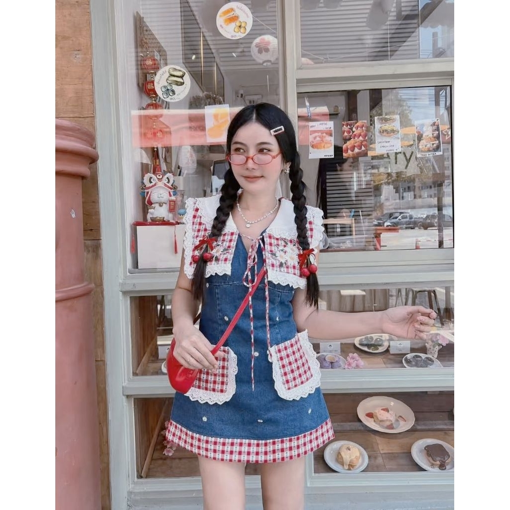 Si-am เดรสยีนส์ทรงสวย ยีนส์แท้ทั้งชุด คอแต่งระบาย2 ชั้น เพิ่มความน่ารัก กับกระเป๋าแบบเข้ากันใส่สบายร