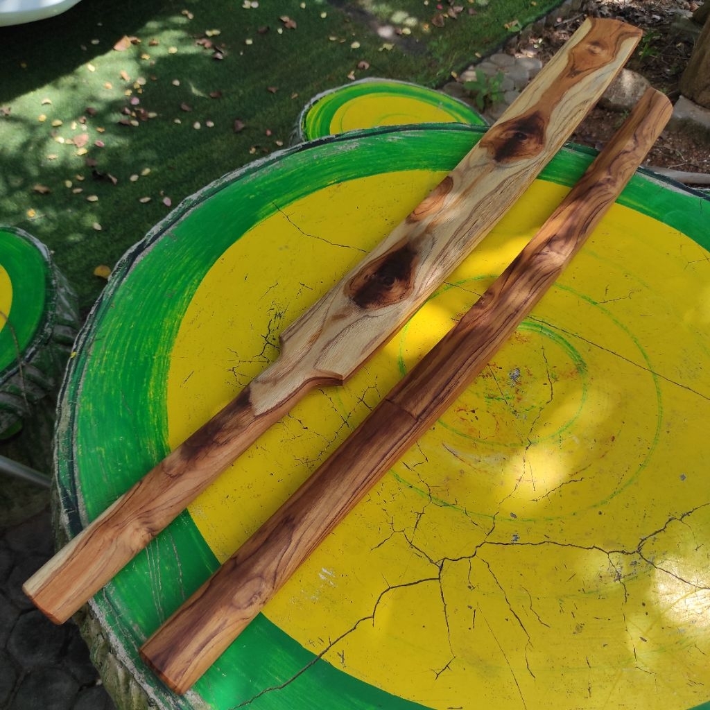 ดาบไม้ใบพาย ใบใหญ่ ทำจากไม้สักทอง 0.9-2.4k.g. งานฝีมือ คนไทย