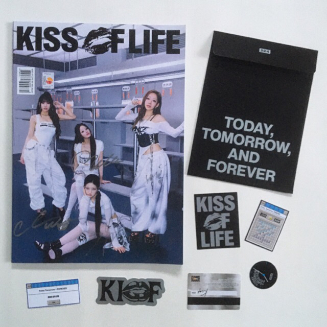 🦋🌈🤍 Album [224] เซ็นต์ครบวง 💋✨จาก Mwave KISS OF LIFE (Magazine Ver.)