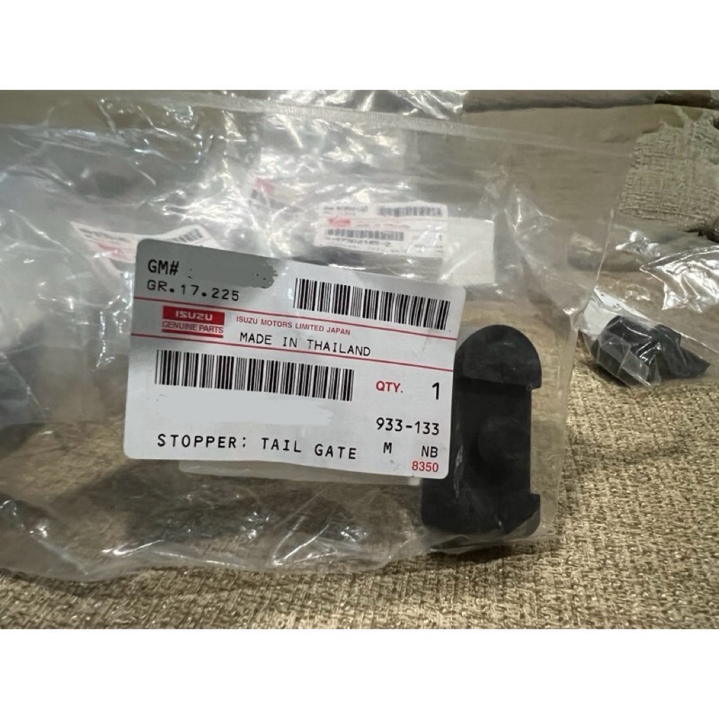 ยางกระแทกฝาท้ายตัวบน ติดกระบะ แท้ห้าง แท้ศูนย์ ISUZU TFR DRAGON D-MAX 88 -20 อีซูซุ ดราก้อน มังกร ดี