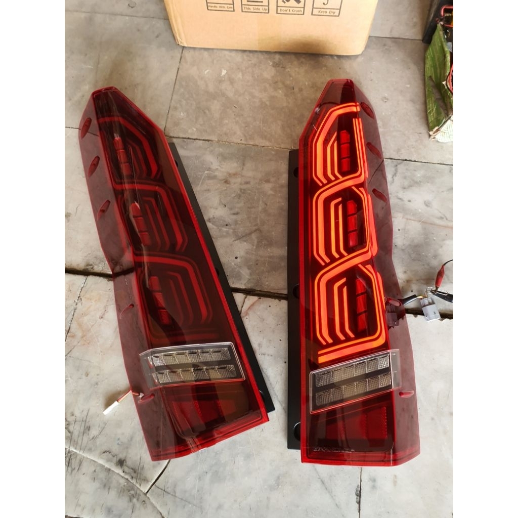 ไฟท้ายรถตู้หน้ายาวHiace300