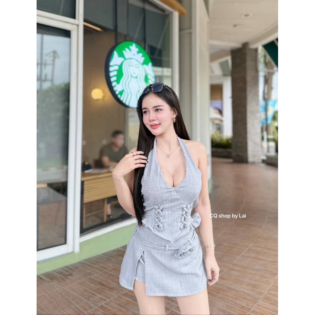 Phapassz - เซต2 ชิ้น เสื้อคล้องคอสีพื้น มาพร้อมกระโปรงดีเทลแต่งเข็มขัดดอกกุหลาบ #Ontop