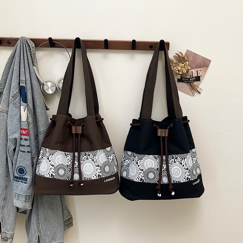 (B-2477)🔥กระเป๋าสะพายไหล่ สไตล์วินเทจคลาสสิค สไตส์นี้เท่มาก เข้ากับทุกการแต่งกาย งานดี ฮิตมากตอนนี้ แฟชั่นมาใหม่ 3สี