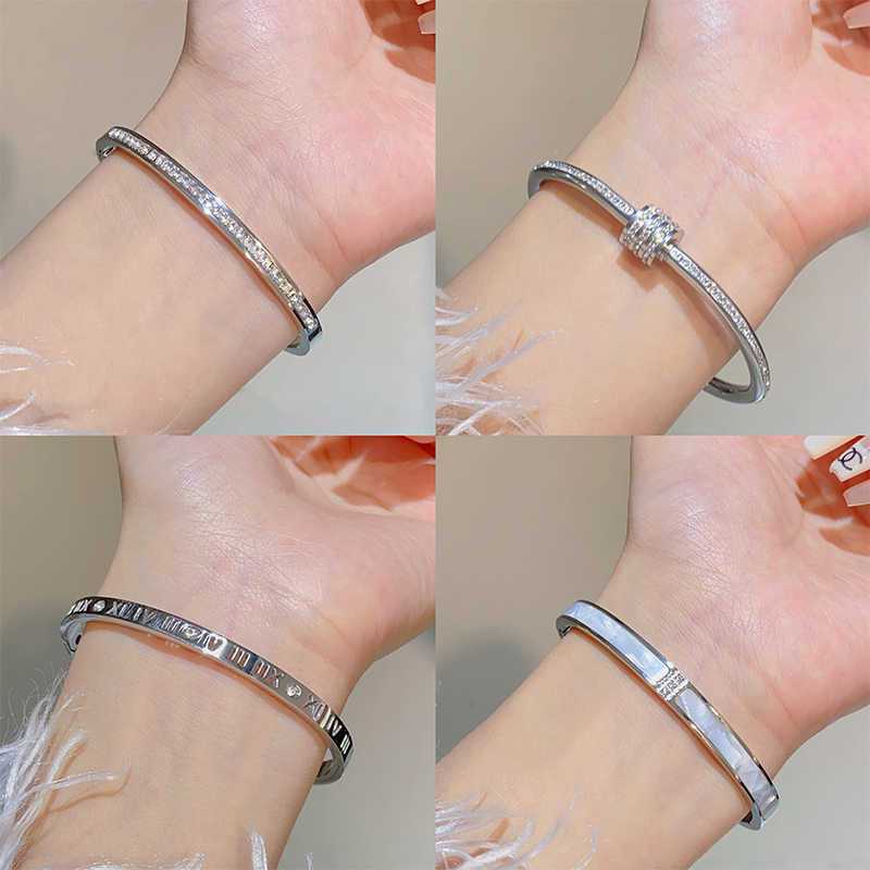 😊ของสวย ส่งไวจ้า😊กำไลข้อมือสีเงิน กำไลไทเทเนียม สวยหรูดูแพง แข็งแรง ไม่ลอกไม่ดำ สำหรับผู้หญิง