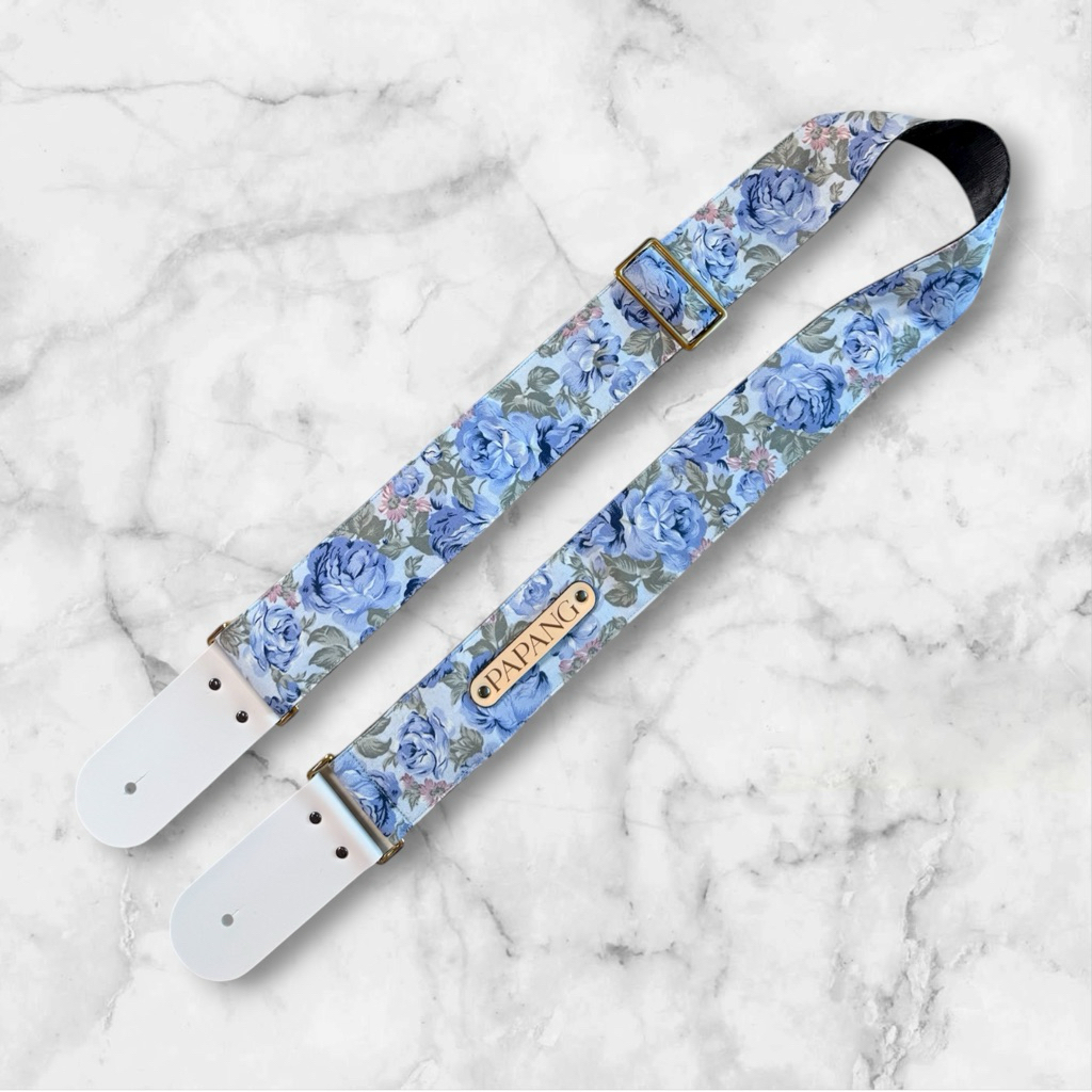 สายกีต้า ลายดอกไม้ฟ้าพลาสเทล ปลายหนังแท้ GSC008