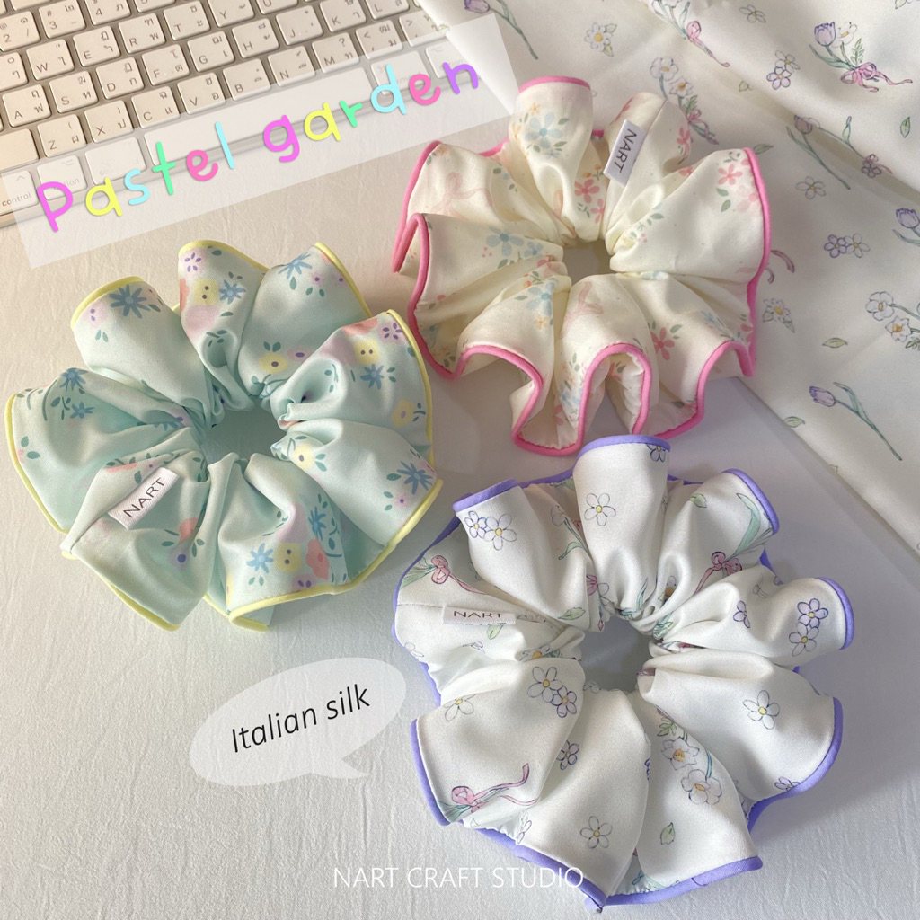 NART • Scrunchie ยางรัดผมลายดอกไม้ แต่งขอบ สีพาสเทล | Italian silk Pastel garden collection [พร้อมส่ง]