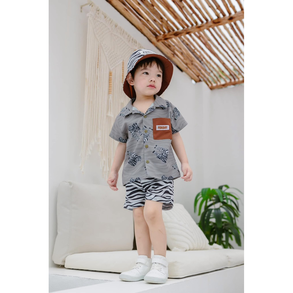 Funday Kidswear - ชุดม้าลาย🦓 ( Size 4y ) Likenew!!
