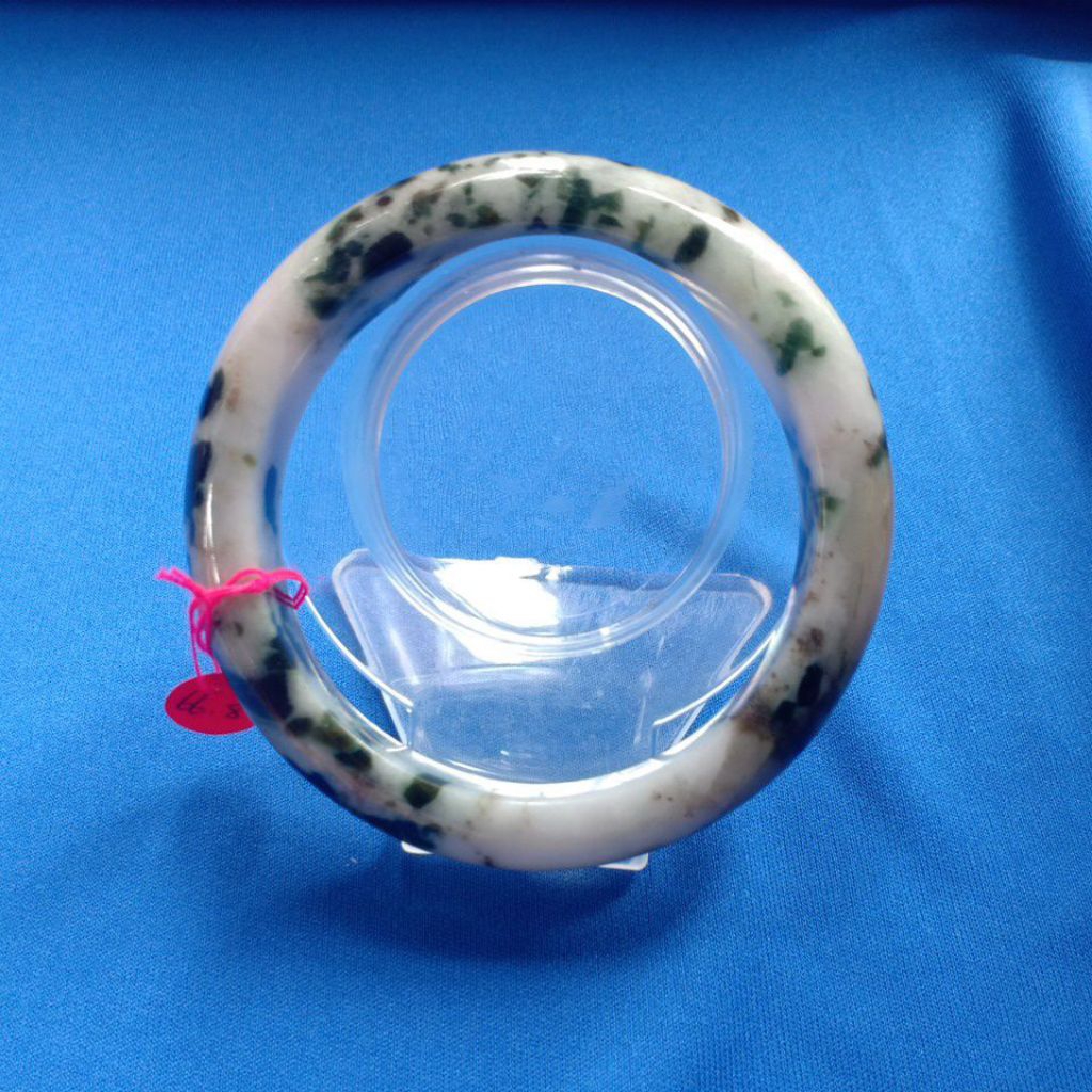 กำไลหยกแท้size 66.8 รหัส a66