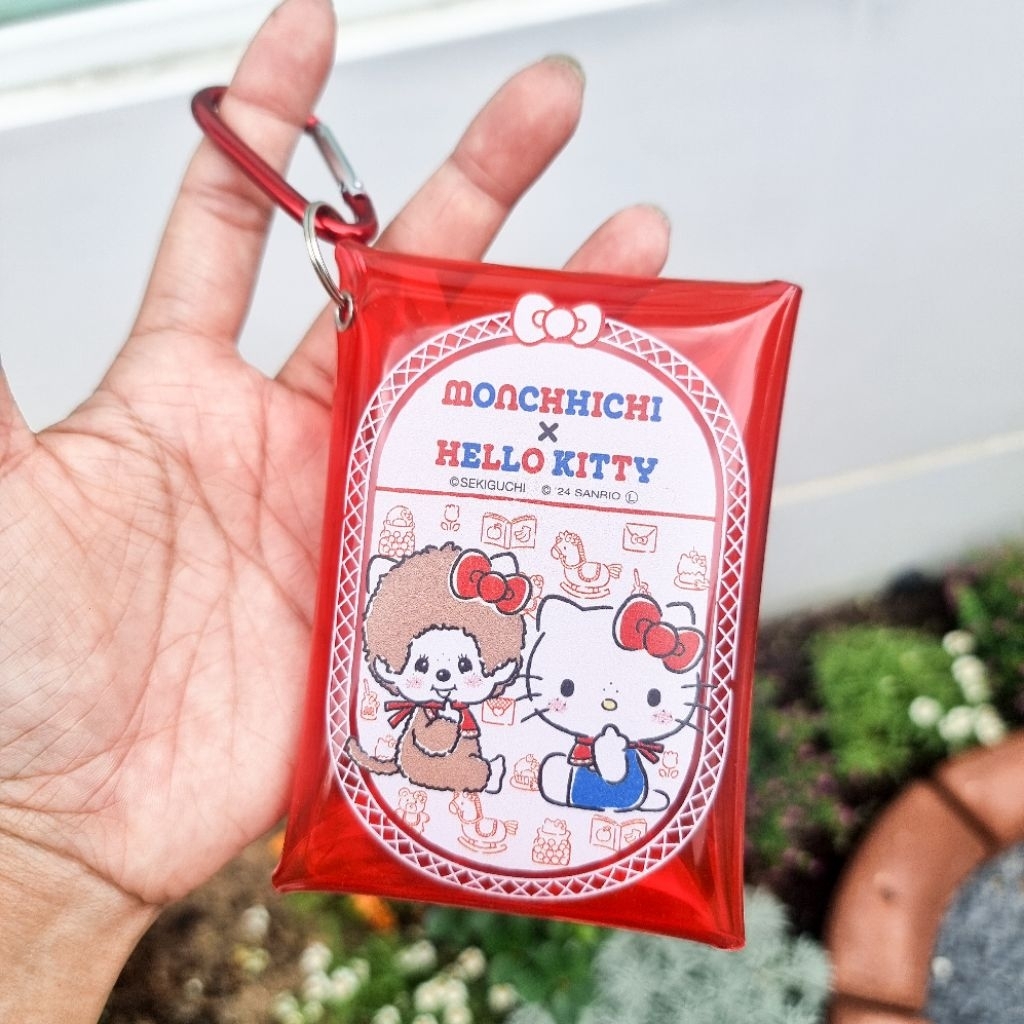 กระเป๋า Multicase ลาย Monchhichi×Kitty