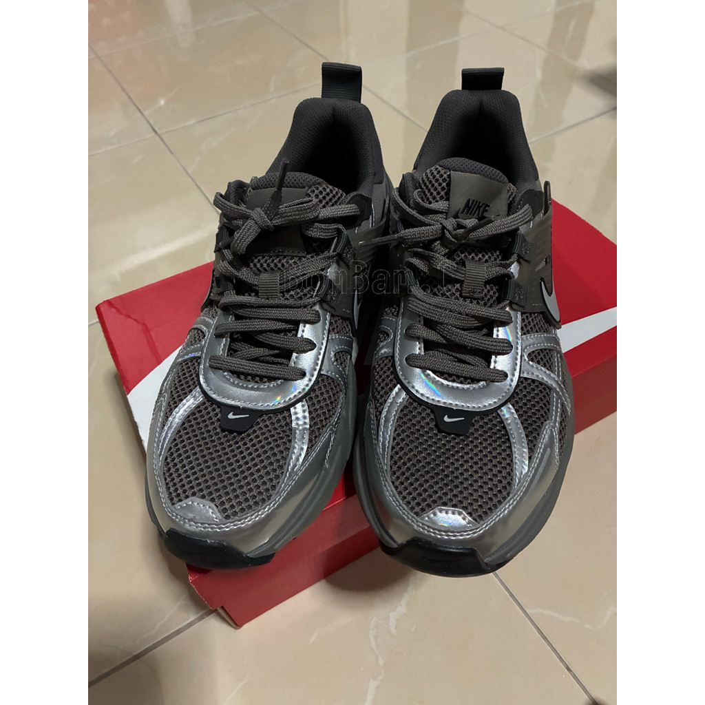 รองเท้าวิ่ง Nike V2K Run มือสอง ใส่ครั้งเดียว มีคู่เดียว พร้อมส่ง!!