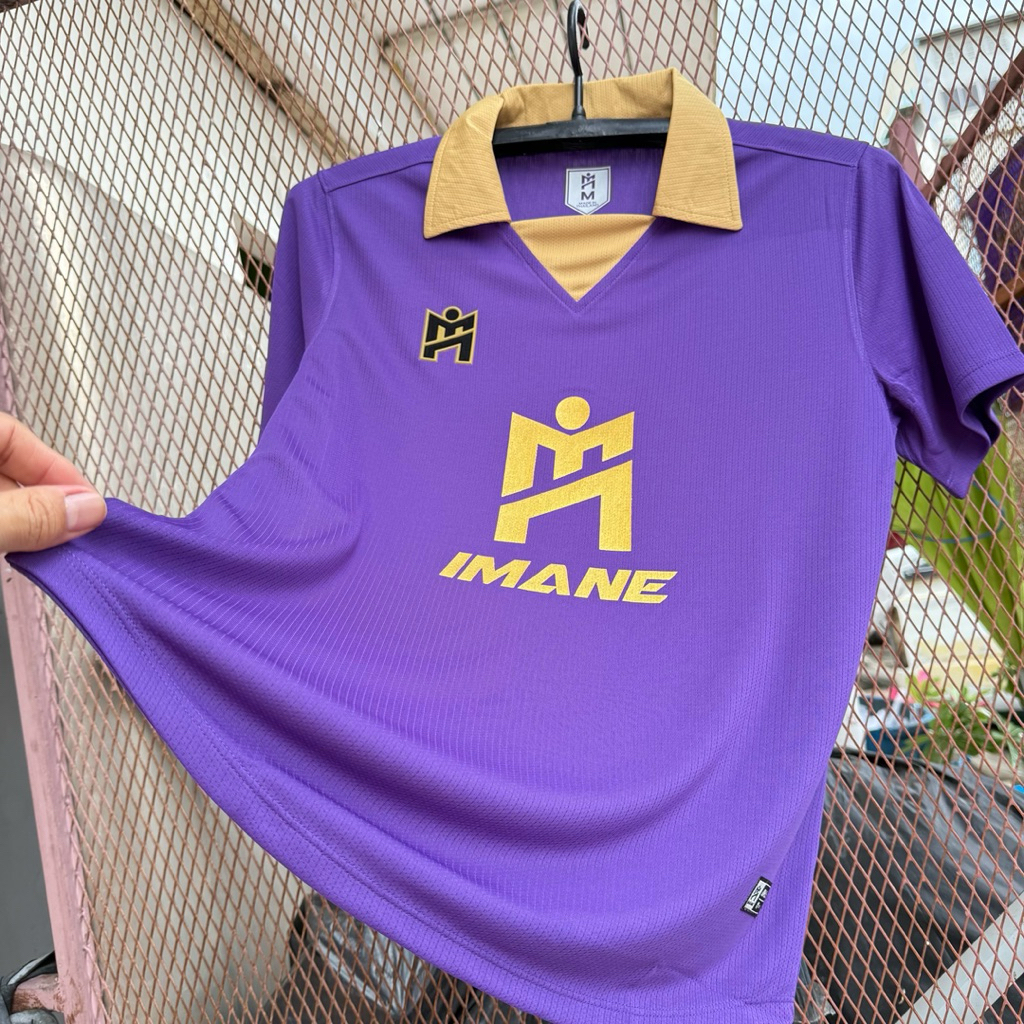 IMANE เสื้อกีฬาคอสีปก พร้อมโลโก้ M (IMANE )กลางตัว IMA1 002