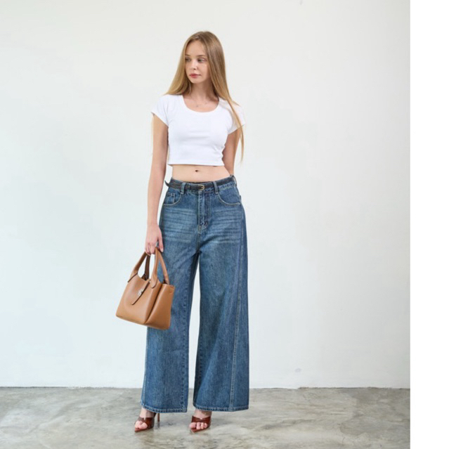 Jsara (High Waist Wide Leg Jeans) ค่ะ เป็นเนื้อยีนส์พรีเมี่ยม ไม่ยืดใส่สบายอยู่ทรง ไม่รัดตัว ปลายขาเ