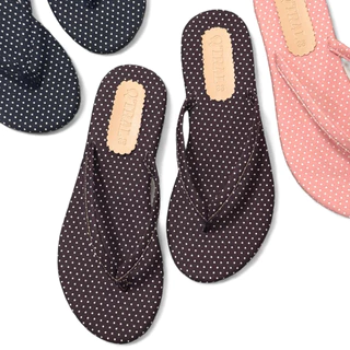 (แนะนำใส่ตรงไซส์)รองเท้าแตะ ไซส์ 36-42 แบบคีบ ลายจุดเล็ก เบาเดินสบาย แบรนด์ Q'TRAL (QT033)