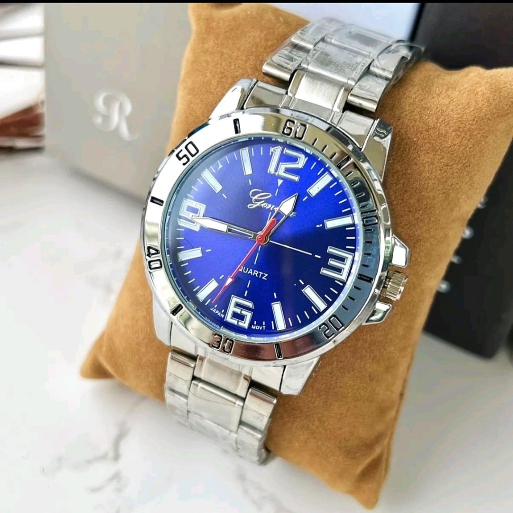 นาฬิกาผู้ชาย geneva หน้าตัวเลขสเเตนเลสหนาอย่างดีมี3สีให้เลือกใส่ได้ทุกเพศทุกวัย