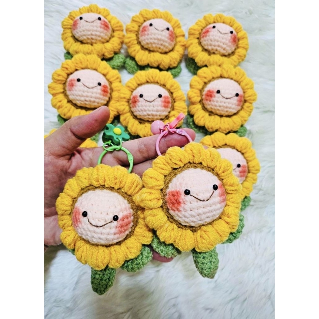 พร้อมส่ง พวงกุญแจดอกทานตะวันโครเชต์  งานโครเชต์ ของตกแต่ง งาน DIY