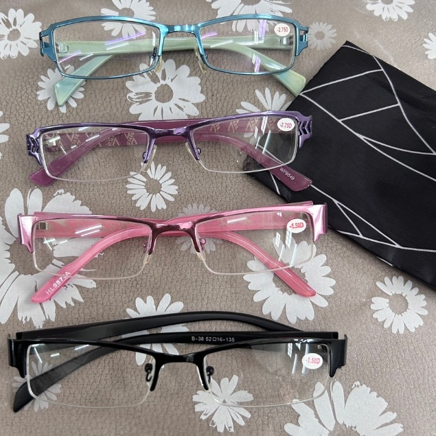 แว่นสายตาสั้น คละสี ทรงเหลี่ยม เล็ก งานขอบครึ่ง ใส่สบาย ทรงสวย มี-50 ถึง -400 ตัวละ 9 บาท