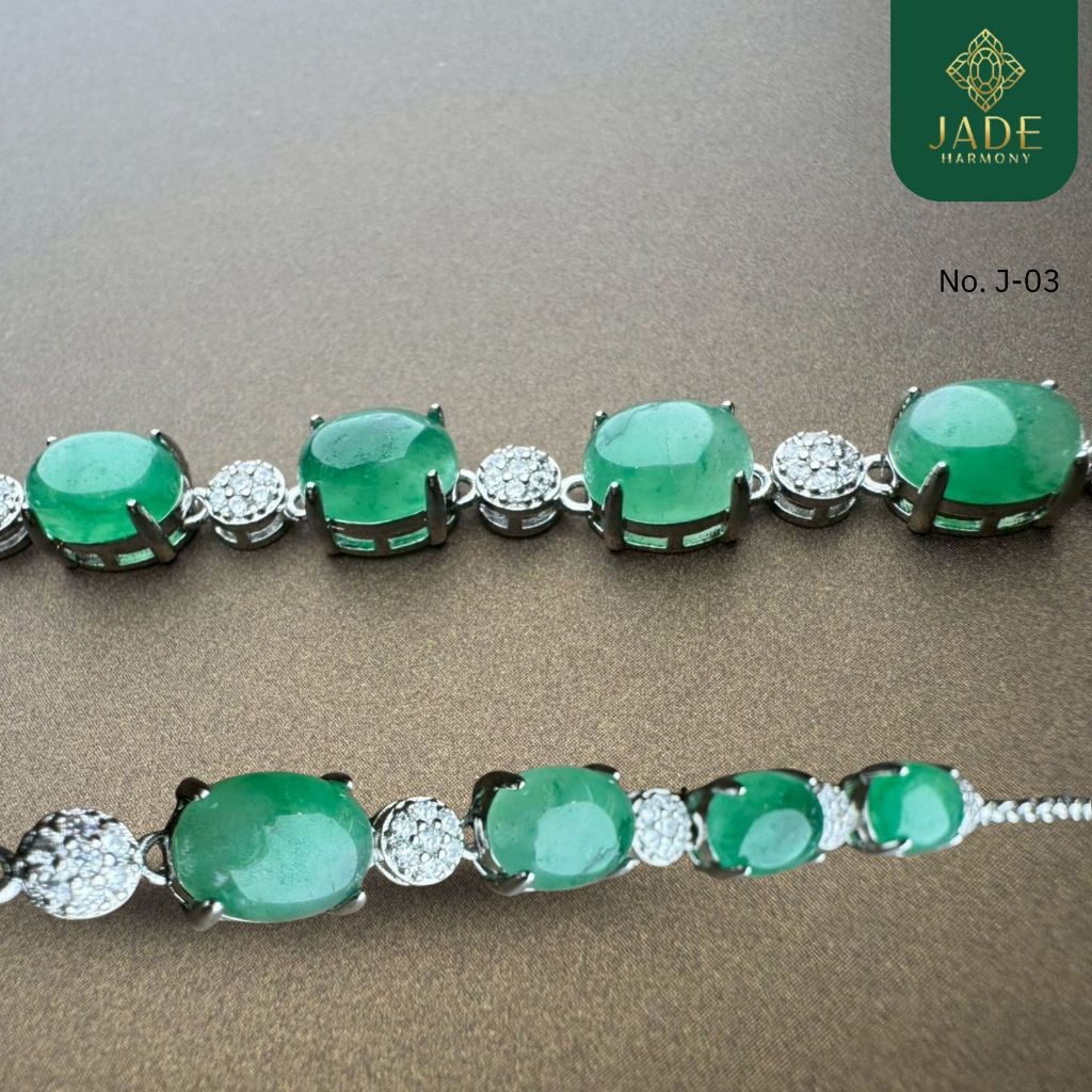 สร้อยข้อมือเงินประดับหยกทรงคาโบชอง สีเขียว สัญลักษณ์โชคลาภ ความมั่งคั่ง การคุ้มครอง หรูหราด้วยเพชร