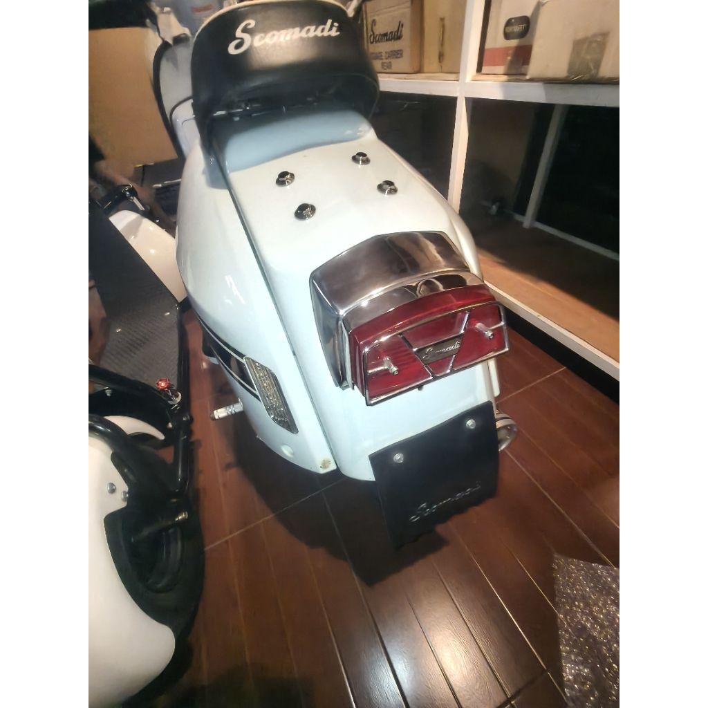 ฝาครอบแต่งไฟท้ายแท้ สำหรับ Scomadi TL125 รุ่นคาบู