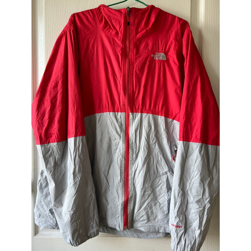 เสื้อ Thenorthface (TNF) มือสอง แท้100% Hyvent อก 46 ยาว 28 มีตำหนิลอกคอและมีการเย็บบริเวณคอตามรูป