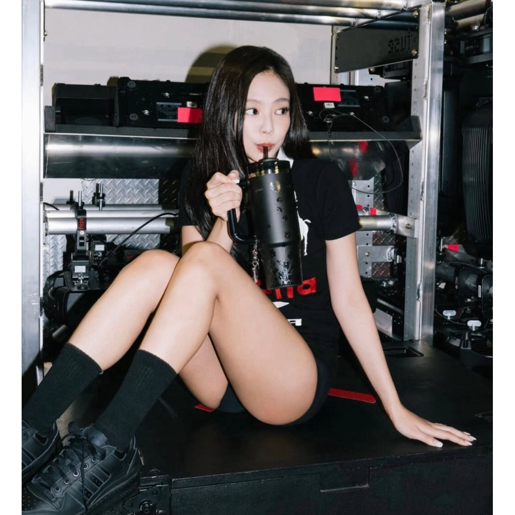 STANLEY x JENNIE 🇰🇷 The Quencher® Luxe Tumbler 30oz (887ml) is by
