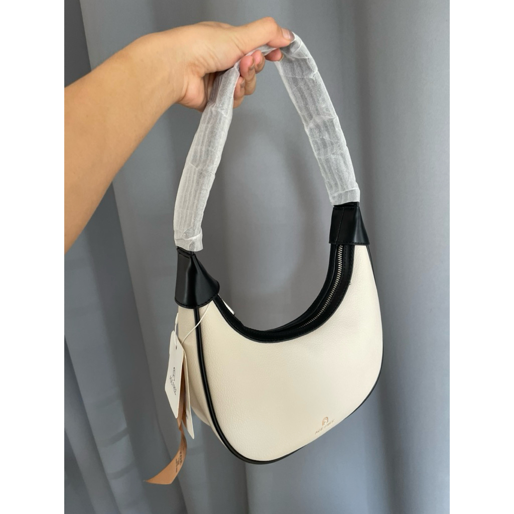 กระเป๋าสะพายไหล่ Age Free ของใหม่✨