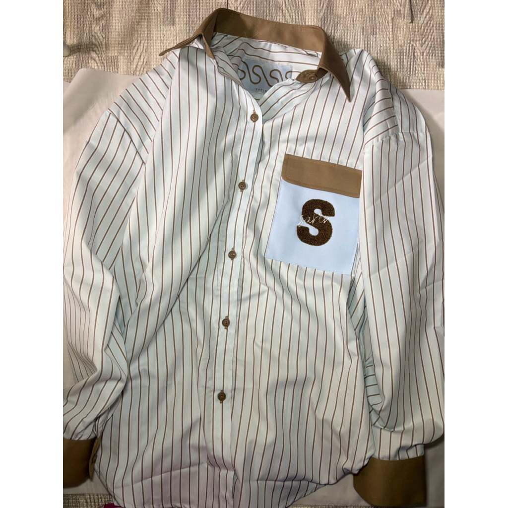 ส่งต่อ Sarin PuiPui pinstripe shirt เสื้อเชิ้ต ลายปัก ปุยปุย sarin