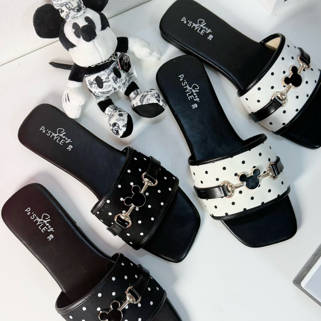 รองเท้าแตะลายโพลก้าดอท (Polka Dot) สีดำขาวดีไซน์หัวเหลี่ยมสายคาดคู่ประดับห่วงทอง ใส่นุ่ม เดินสบาย รองเท้าแตะสุดฮิป PS004