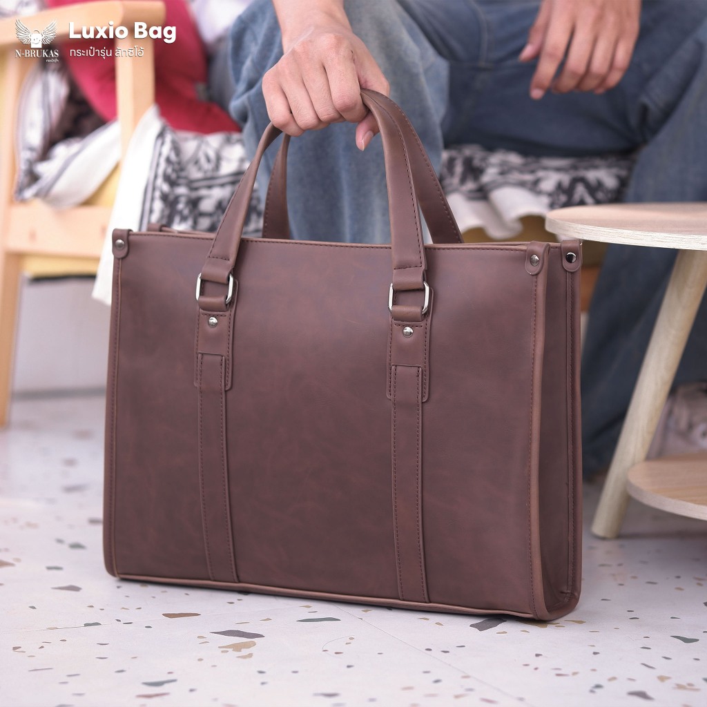 [กระเป๋าทำงานผู้ชาย] LUXIO BAG ใส่โน้ตบุ๊ก 15.6” | หนัง PU กันน้ำ | สะพาย/ถือได้ | เรียบหรู สไตล์ผู้บริหาร