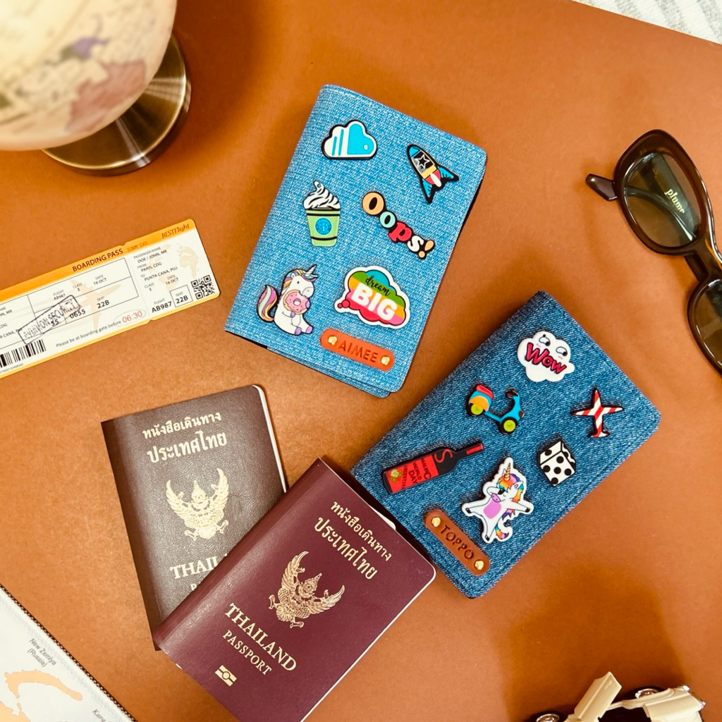 พร้อมส่ง เคสพาสปอร์ตหนังลายยีนส์ ช่องใส่บัตร 4 ช่อง สลักชื่อและติดตัวติดตกแต่งตามใจชอบ